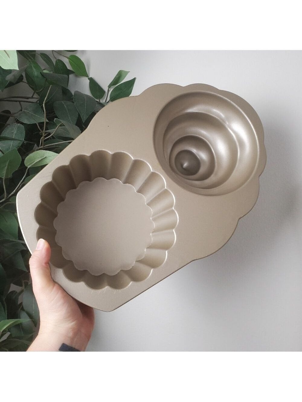 Nordic Ware Cupcake Cake Pan 3D Oversized Large 10 Cup